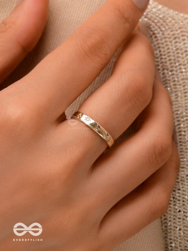 The Engraved Stars - Golden Ring (Adjustable)