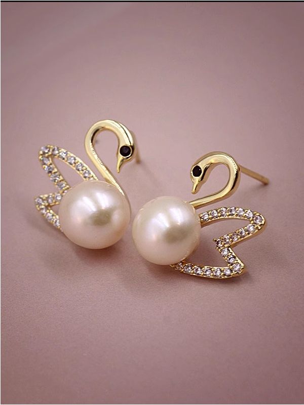 Charming Swans - Sparkling Pearl Studs