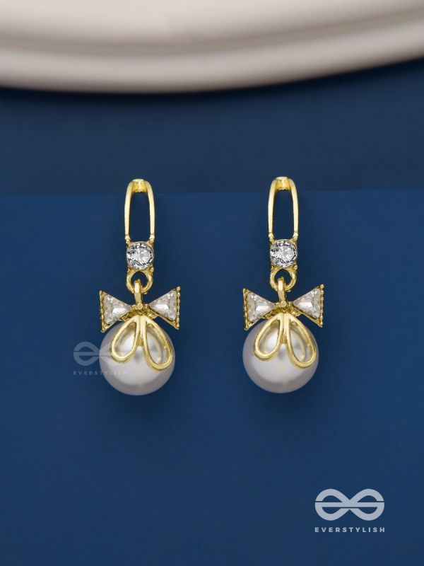 Royal chic-  Golden dangling earrings with crystal and pearl 