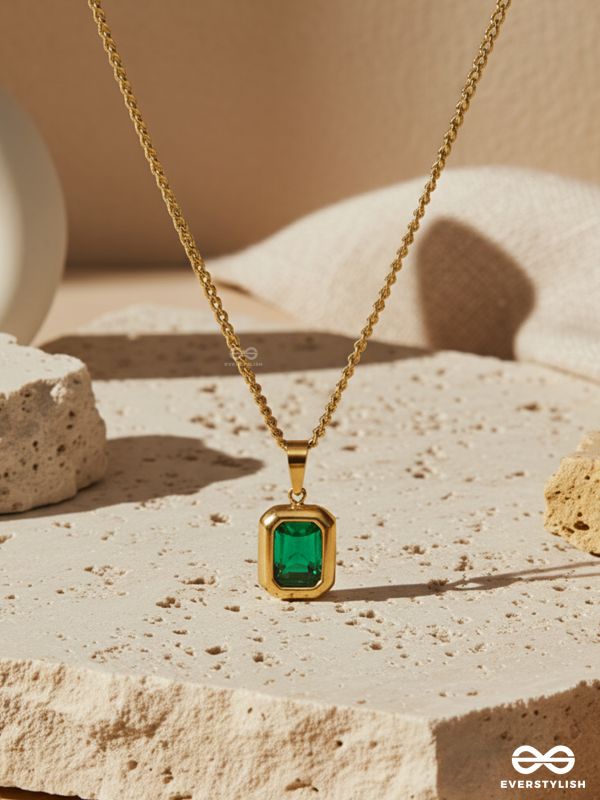 JADE GLEAM - STAINLESS STEEL ANTI-TARNISH EMERALD PENDANT NECKLACE
