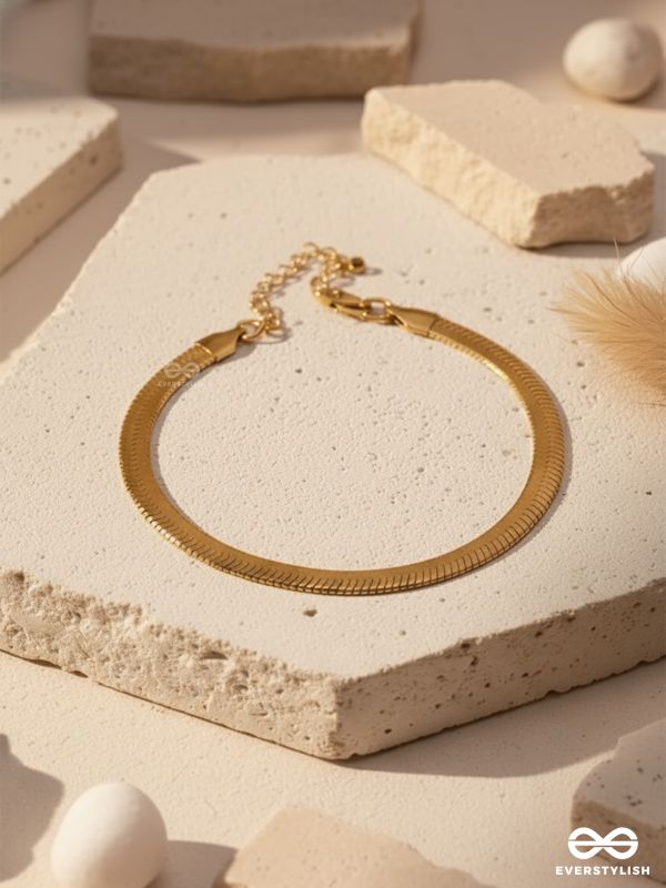 GOLDEN GLOW - STAINLESS STEEL ANTI-TARNISH GOLDEN BRACELET