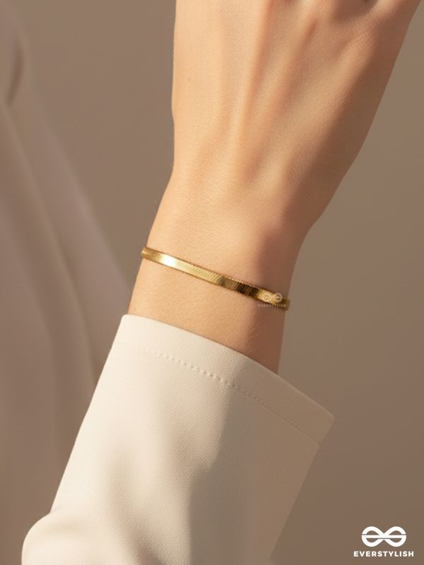 GOLDEN GLOW - STAINLESS STEEL ANTI-TARNISH GOLDEN BRACELET