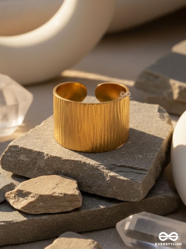 DAYDREAM - TEXTURED STATEMENT STAINLESS STEEL ANTI-TARNISH RING