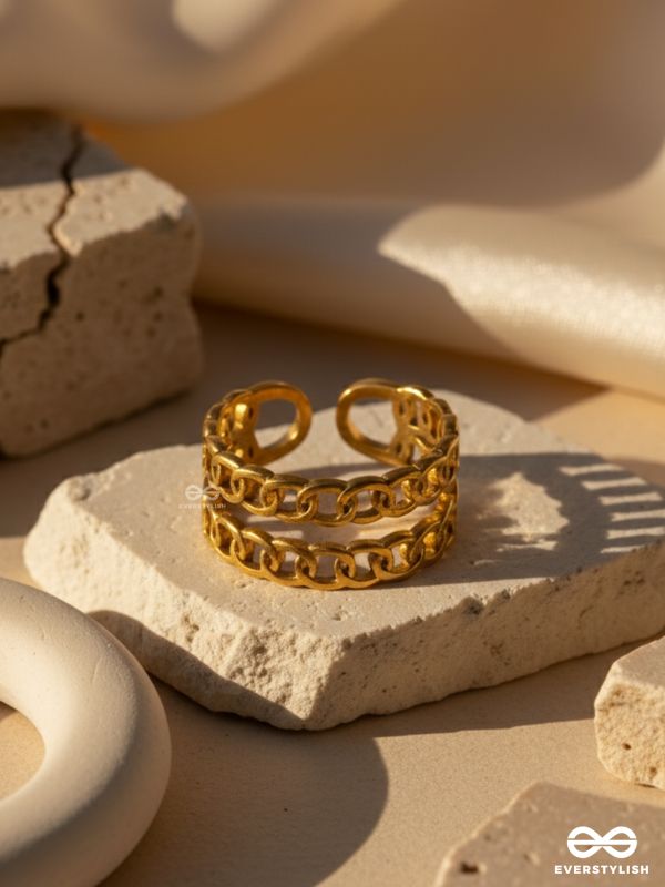 LUXE LINKS - GOLDEN STAINLESS STEEL ANTI-TARNISH RING