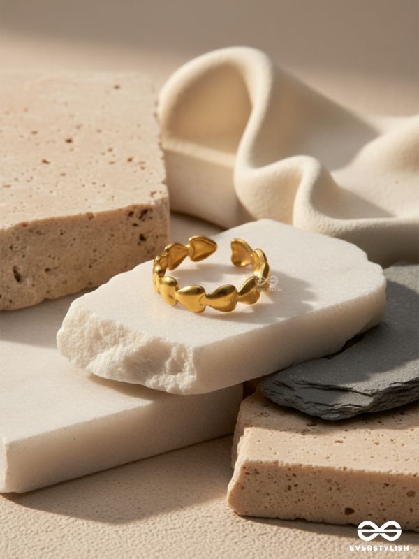 ETERNAL HEARTLINE - DAINTY STAINLESS STEEL ANTI-TARNISH RING