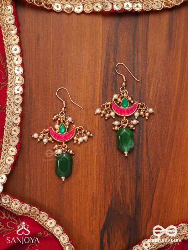 NILACHAPA - BLUE-GREEN ARC- DARK EMERALD GREEN TEXTURED EARRINGS WITH KUNDAN AND PEARLS
