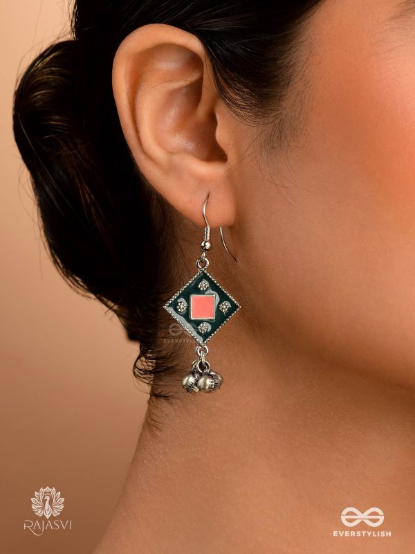 KITE POP - GEOMETRIC OXIDISED EARRING