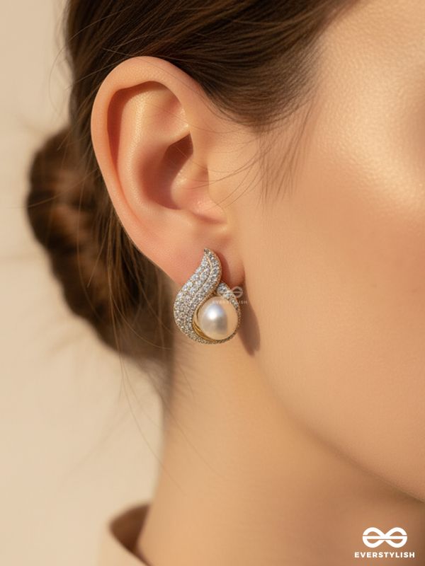 THE MOON WHIRL – GLEAMING PEARL STUDS WRAPPED IN CELESTIAL SWIRLS