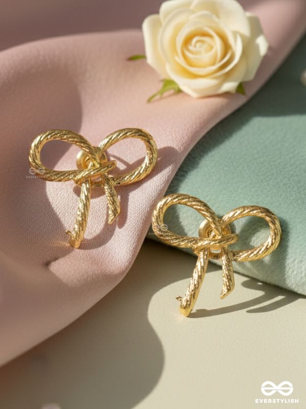 GOLD BOW – MINIMAL BOW STUDS THAT DEFINE EVERYDAY ELEGANCE