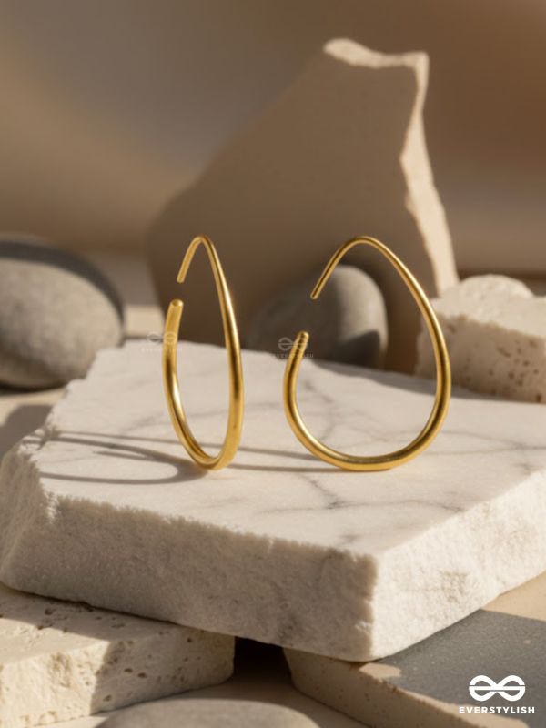 HONEY ARC – WARM GOLD HOOP EARRINGS
