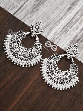 An Elegant Intricate Pearl Delight (Silver) - Embellished Oxidised Collection
