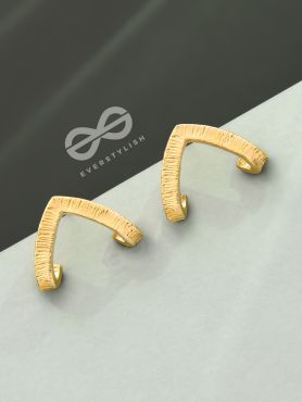 The Minimalistic Elegance - Golden Casual Earrings