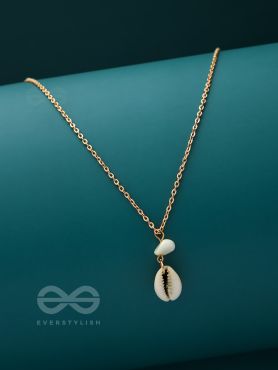 Beach Nostalgia- Golden Seashell Necklace