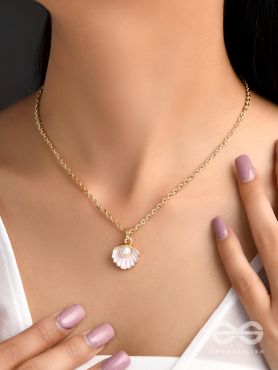 The Shell Stunner- Golden Embellished Necklace