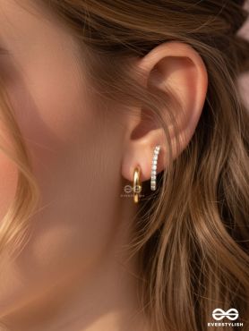 GLITTER GROOVE - GOLDEN STUD EARRINGS