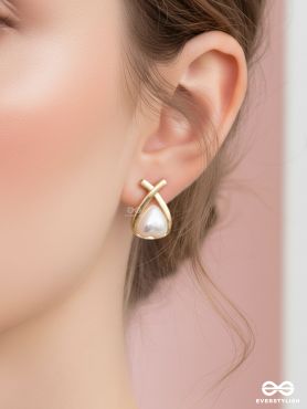 ENTANGLED IN LOVE - CASUAL GOLDEN STUDS