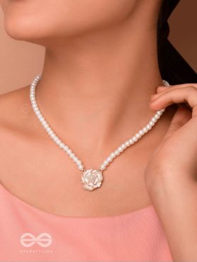 A GLISTENING WHITE PEONY - GOLDEN PEARL NECKPIECE