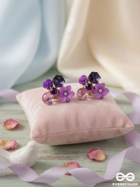 PETAL POP – CHARMING STUDS IN PURPLE SHADES WITH FLOWER DETAILS