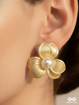 Floral Majesty - Golden Pearl Stud Earrings