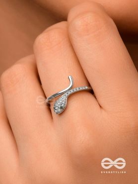 The Artisan Leaf - Cubic Zirconia Silver Ring