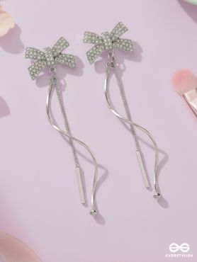Starry Knots- Dangling Silver Cubic Zirconia Earrings 