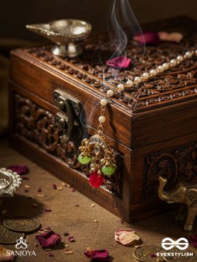 TARUNYA - YOUTHFUL CHARM - ELEGANT KUNDAN MAANGTIKA WITH ENAMEL ACCENTS AND COLORFUL BEADS