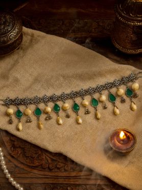 TRIBAL GRACE – EARTHY STONE AND OXIDISED NECKPIECE