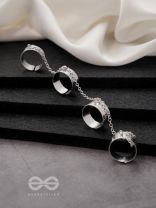The Chain of Smiles- Set of Four Silver Chain Rings