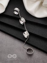The Chain of Smiles- Set of Four Silver Chain Rings
