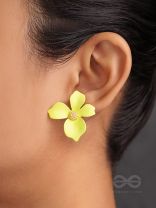 THE FLORAL FINESSE - GORGEOUS STATEMENT STUDS (LEMON)