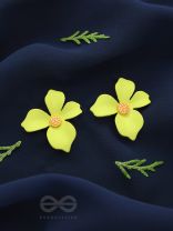 THE FLORAL FINESSE - GORGEOUS STATEMENT STUDS (LEMON)