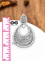 An Elegant Pearl Mesh (Silver) - Embellished Oxidised Collection