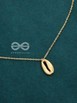 The Glamorous  Golden Shell Necklace 