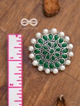 The headturner's blissful Emerald-Pearl statement earrings