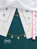 A Starry Statement - Golden Casual Neckpiece