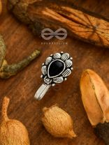 The Aztec Autumn Leaf - Oxidised Boho Nosepin (Black)
