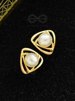 Classic pearl in a spiral - Golden Stud Earrings.