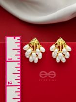 Pearlicious Flowers- Golden Pearl Earrings