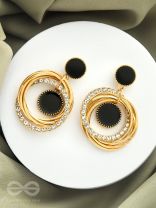 Captivating Concentric Circles- Black and Golden Rhinestones Studded Earrings