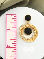 Captivating Concentric Circles- Black and Golden Rhinestones Studded Earrings