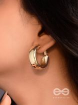 Twinkling Orbits- Golden Hoop Earrings