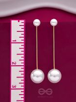 The Pearly Reflection- Golden Pearl Earrings