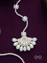 SAIKAVALI - DECORATED WITH PEARLS - STONE, BEADS AND PEARLS EMBROIDERED MAANGTIKA