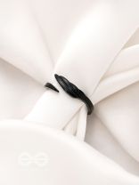 The Fiddle-Leaf Fig- Black Adjustable Ring