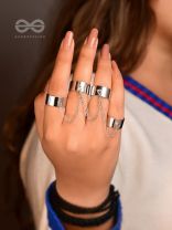 The Chain of Smiles- Set of Four Silver Chain Rings