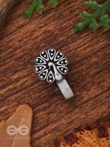 THE DANCING PEACOCK - OXIDISED PRESS-ON NOSEPIN