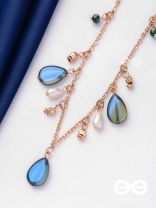 The Jade Oysters- Golden Embellished Necklace