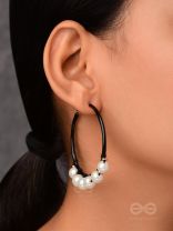 SLEEK AND CHIC CIRCLES - PEARL HOOP EARRINGS 