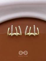 CLAWS OF DESTINY - GOLDEN STUD EARRINGS
