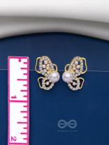 SPREADING THE WINGS - GOLDEN PEARL STUDS